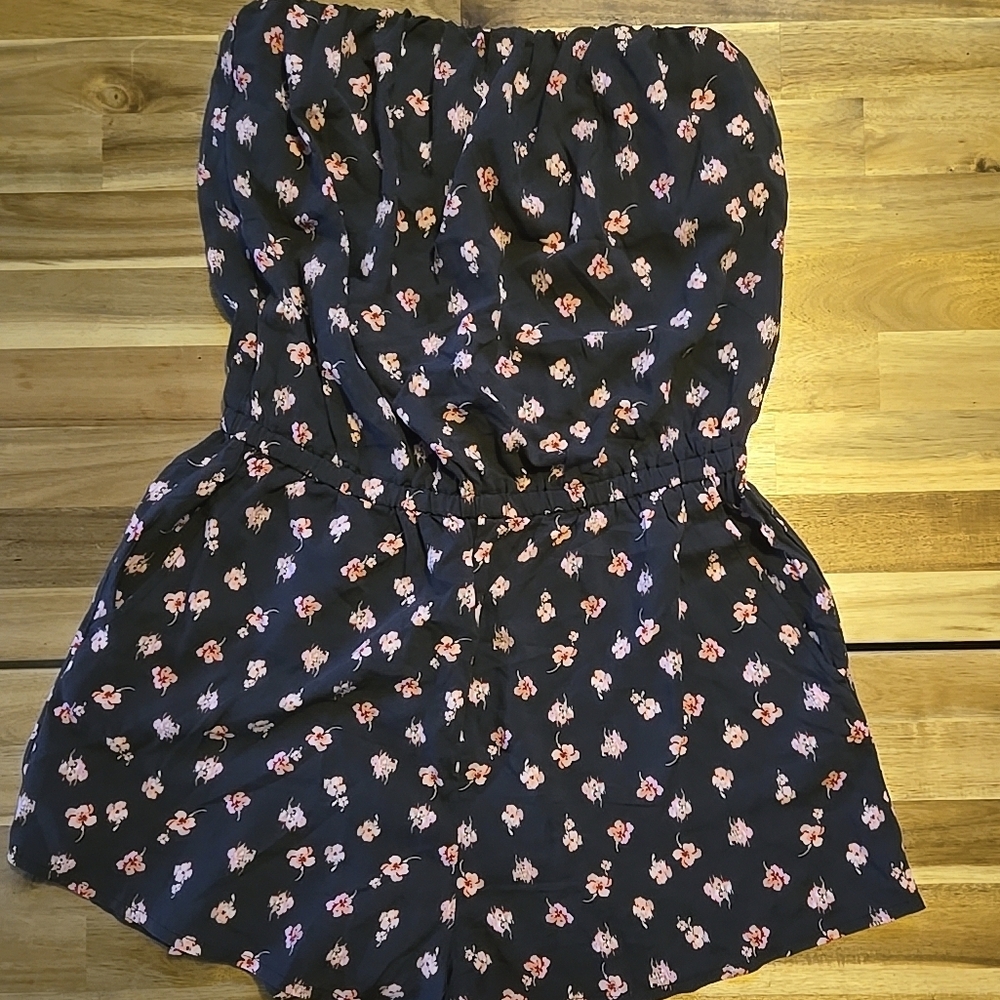 Super Cute Floral Strapless Romper Size Small